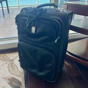 Travel Pro Crew 22inch expandable suitcase